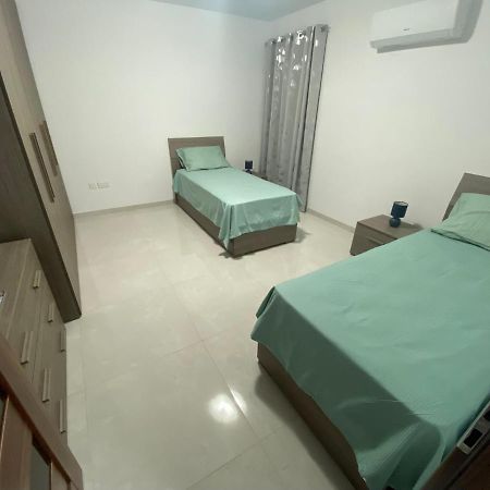 Modern, Spacious, 3 Bedroom Apartment Near Malta International Airport Luqa Exterior foto